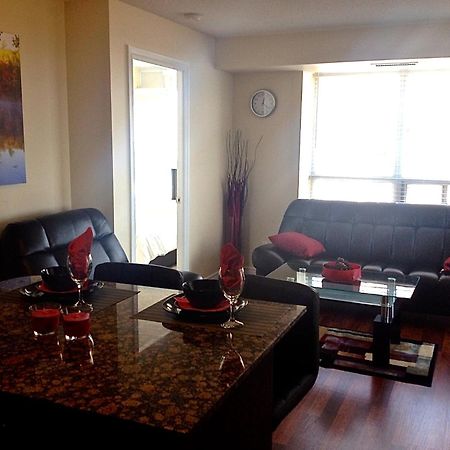 Royal Stays Furnished Apartments - Square One Місісаґа Номер фото
