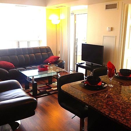 Royal Stays Furnished Apartments - Square One Місісаґа Номер фото