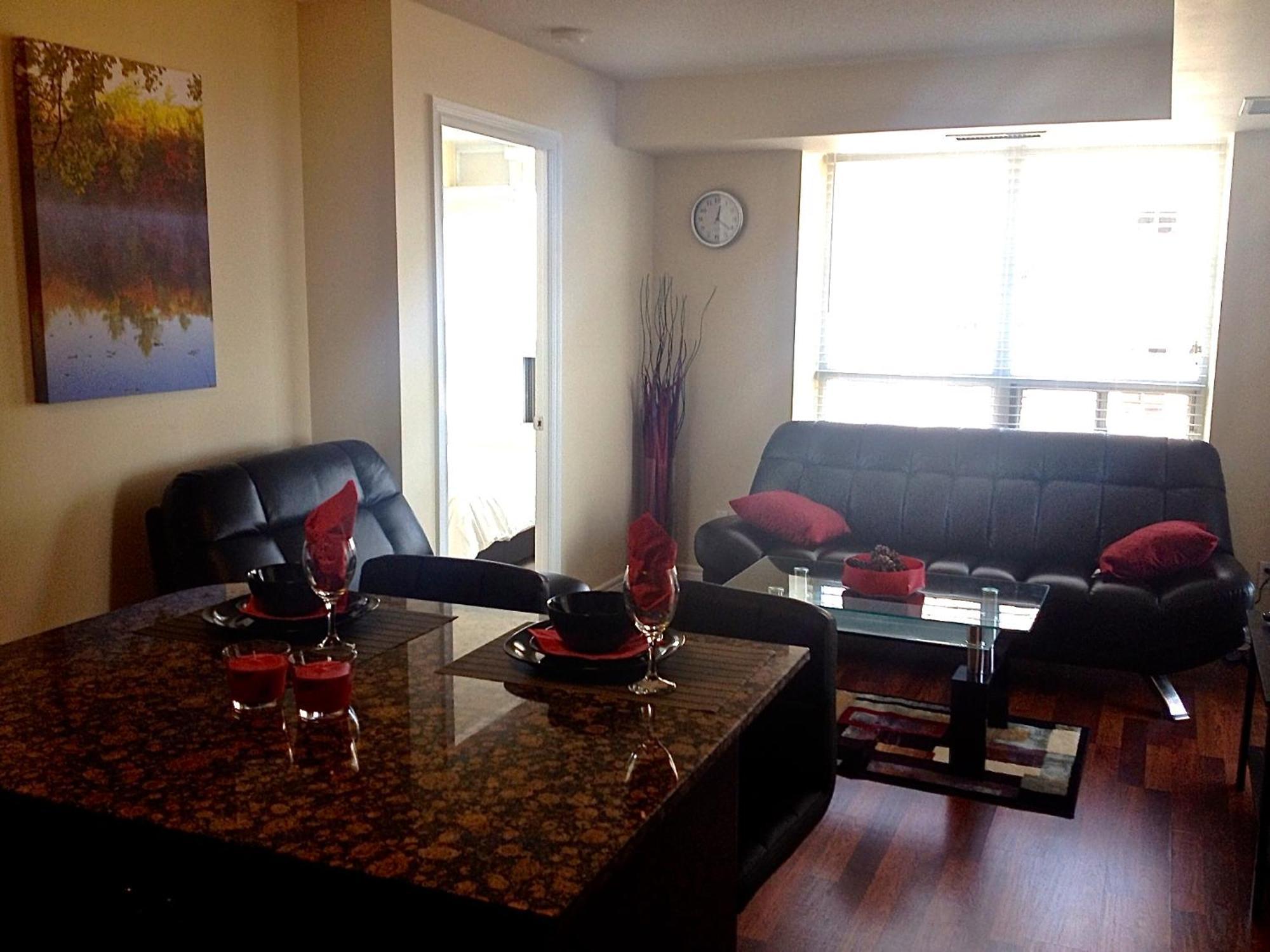 Royal Stays Furnished Apartments - Square One Місісаґа Номер фото