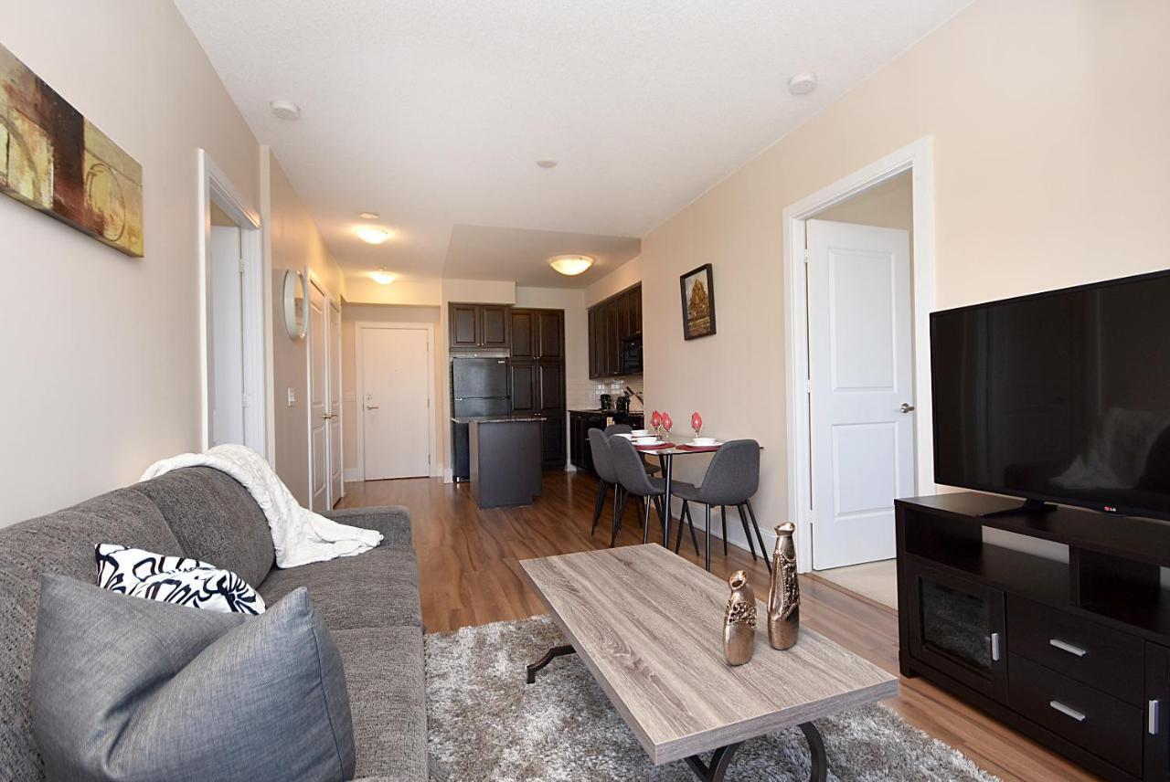 Royal Stays Furnished Apartments - Square One Місісаґа Екстер'єр фото