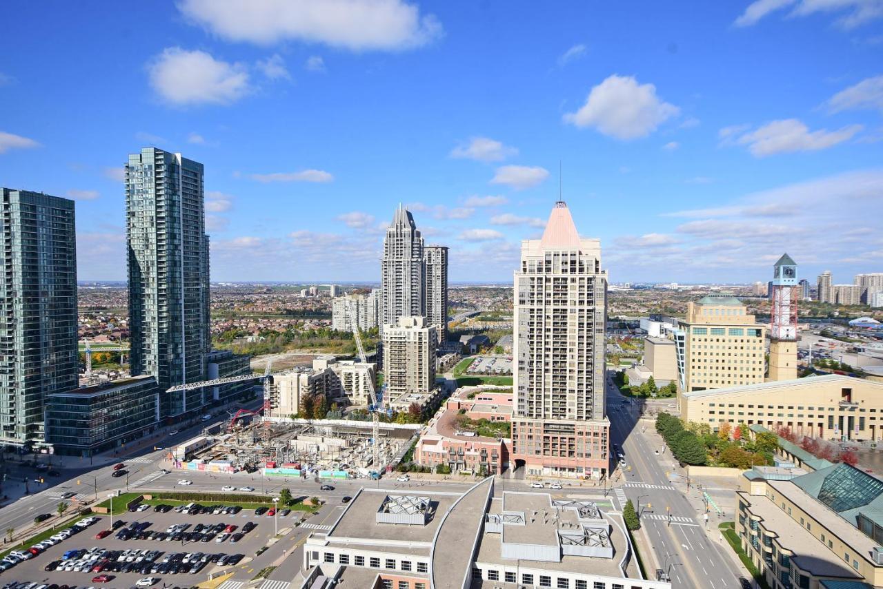 Royal Stays Furnished Apartments - Square One Місісаґа Екстер'єр фото