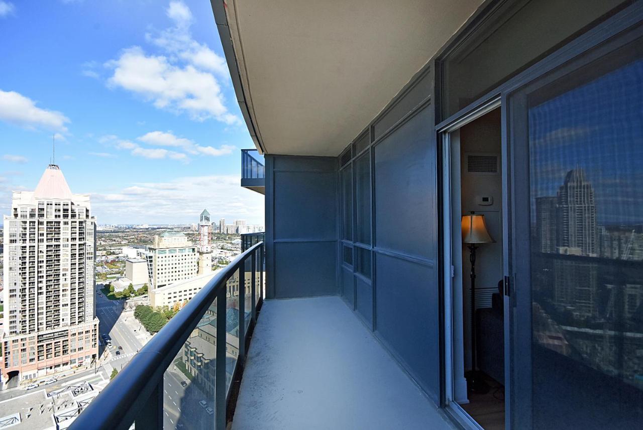 Royal Stays Furnished Apartments - Square One Місісаґа Екстер'єр фото