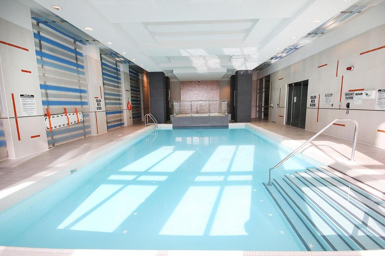 Royal Stays Furnished Apartments - Square One Місісаґа Екстер'єр фото