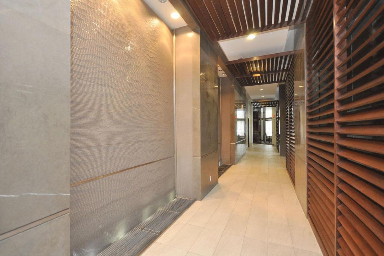 Royal Stays Furnished Apartments - Square One Місісаґа Екстер'єр фото