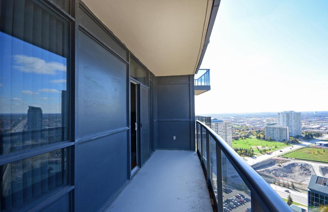 Royal Stays Furnished Apartments - Square One Місісаґа Екстер'єр фото