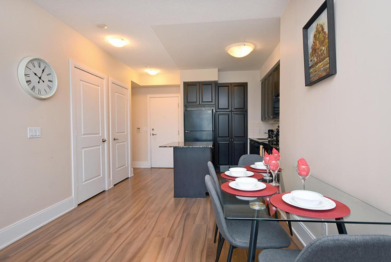 Royal Stays Furnished Apartments - Square One Місісаґа Екстер'єр фото